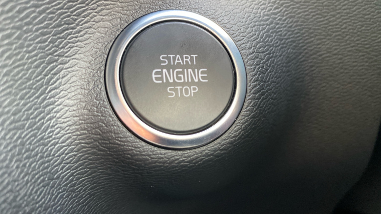 Volvo XC40 2.0 B4P Plus Dark 5dr Auto Petrol Estate